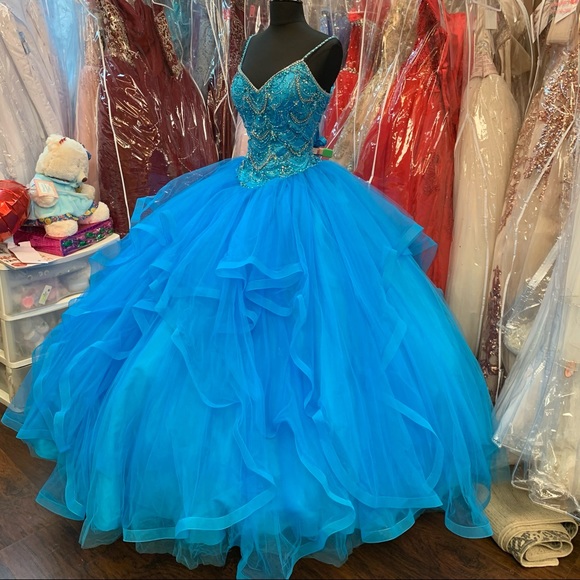 💙Peacock Quinceanera Ballgown💙 - Picture 4 of 9